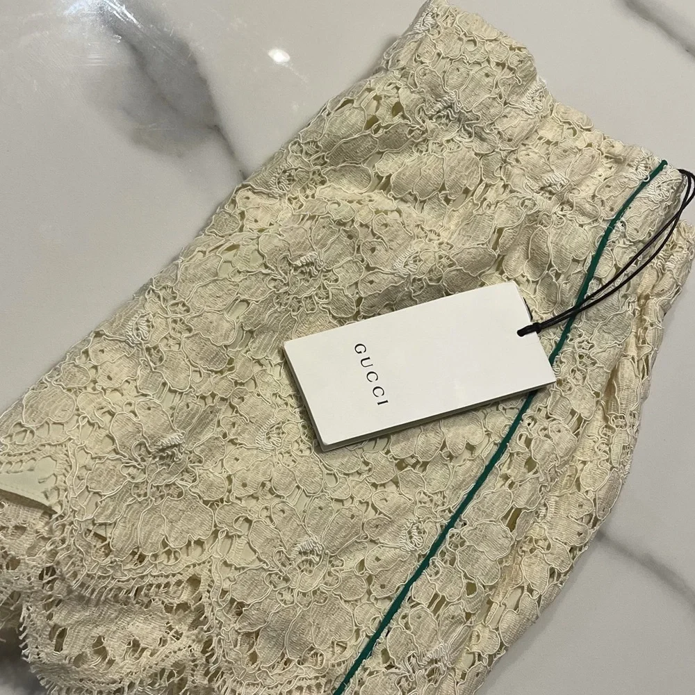 GUCCI FLOWER LACE SHORTS - Picture 4 of 8